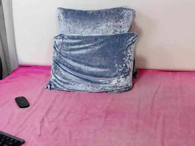 LeslieShhh webcam