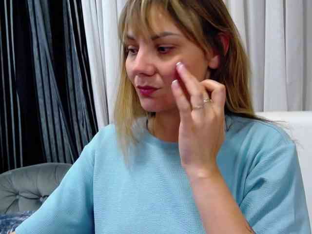 LeslieShhh webcam