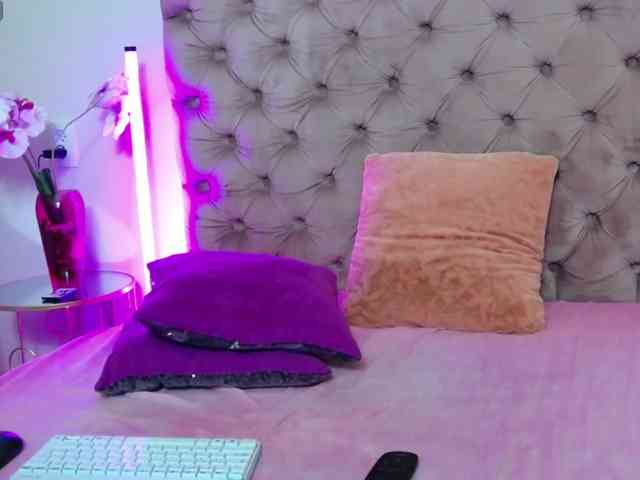 LeslieShhh webcam