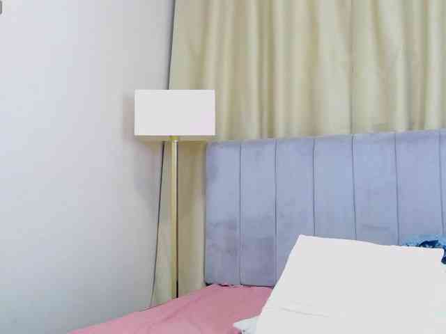 LeslieShhh webcam
