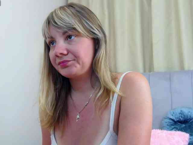 LeslieShhh webcam