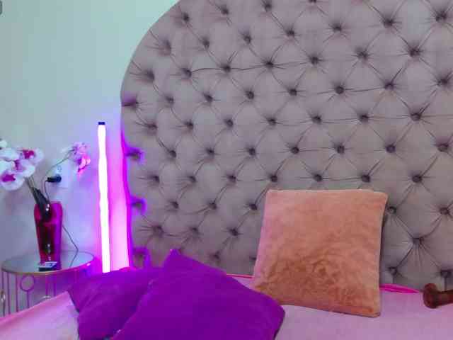 LeslieShhh webcam