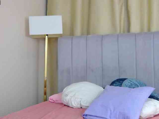 LeslieShhh webcam