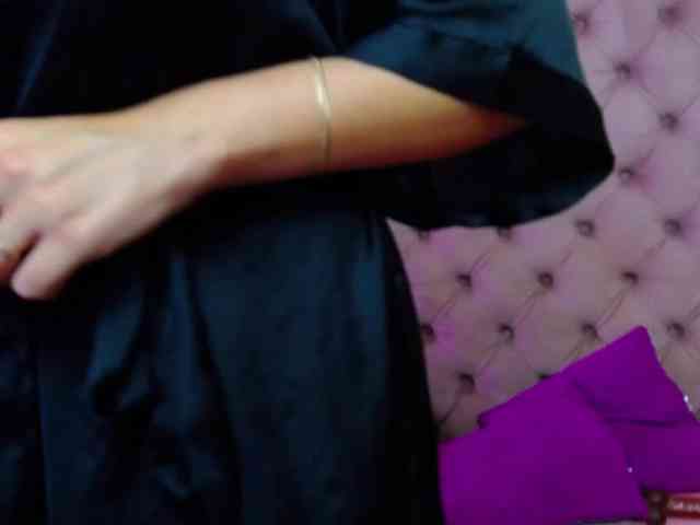 LeslieShhh webcam