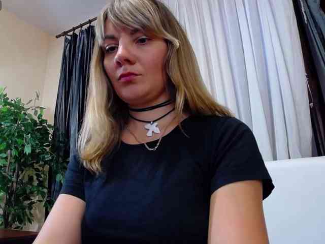 LeslieShhh webcam