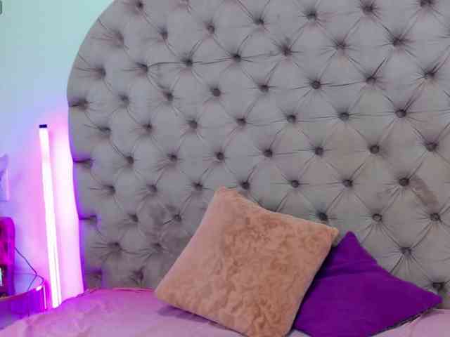 LeslieShhh webcam
