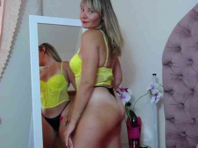LeslieShhh webcam