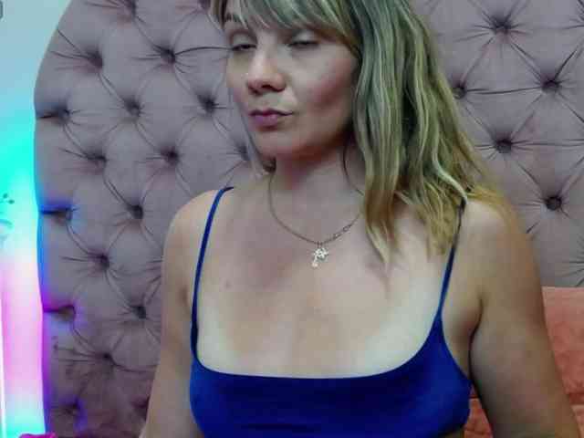 LeslieShhh webcam