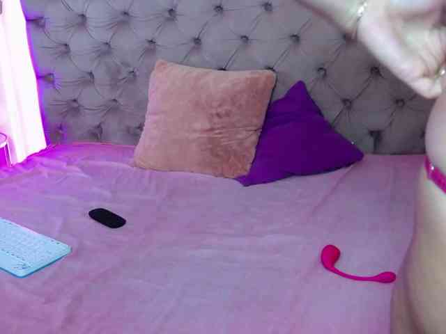 LeslieShhh webcam