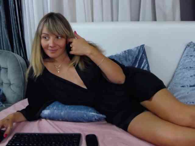 LeslieShhh webcam