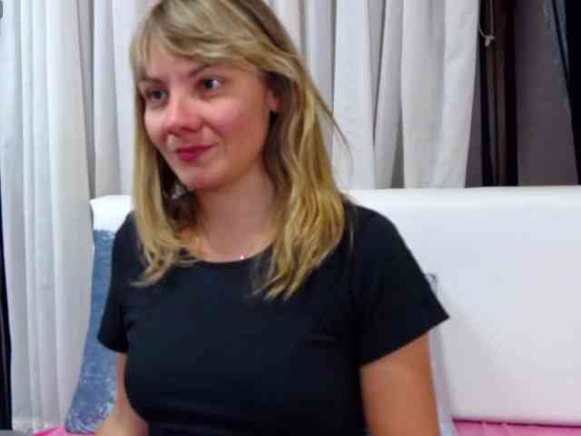 LeslieShhh webcam