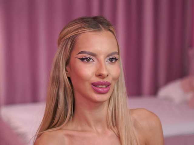 AnnSoleil live cam on BongaCams