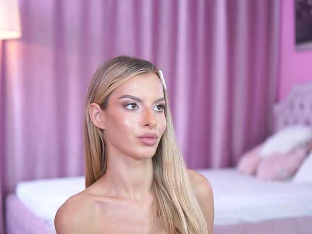 AnnSoleil live cam on BongaCams