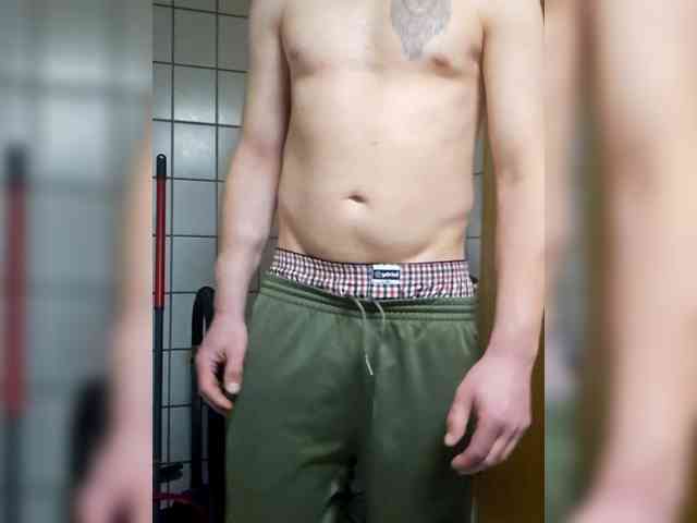 Mojoo83 Live Webcam on BongaCams