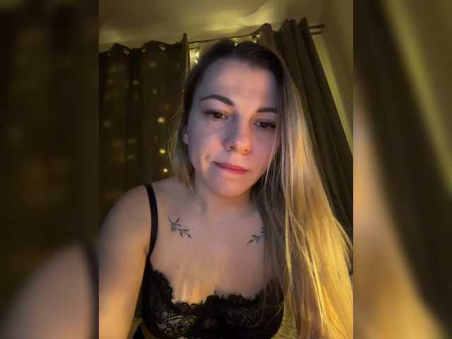 BlushingKitten's BongaCams show and profile