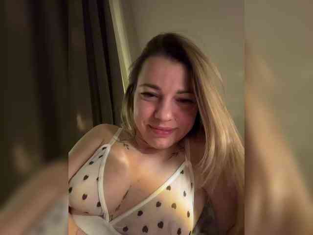 BlushingKitten webcam