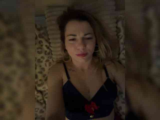 BlushingKitten webcam