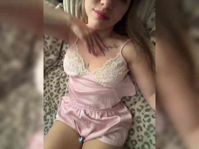 BlushingKitten webcam