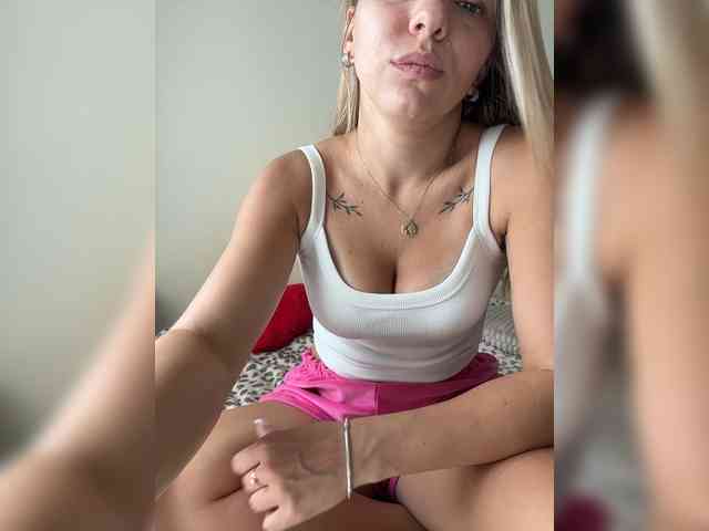 BlushingKitten webcam