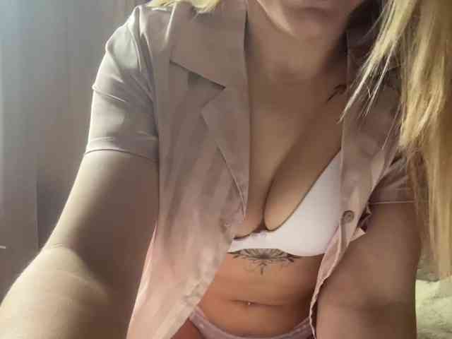 BlushingKitten webcam