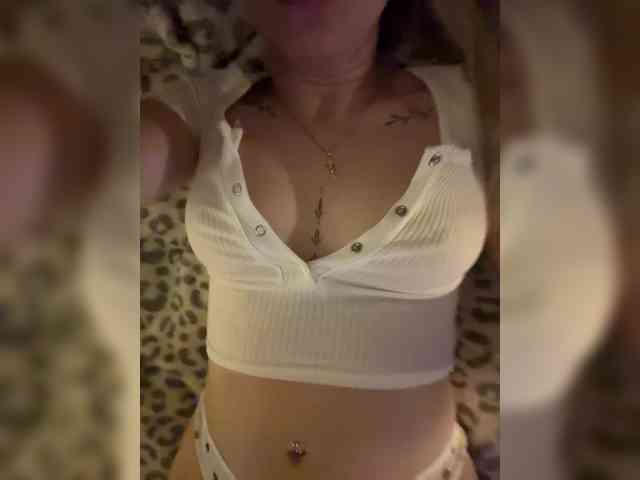 BlushingKitten webcam