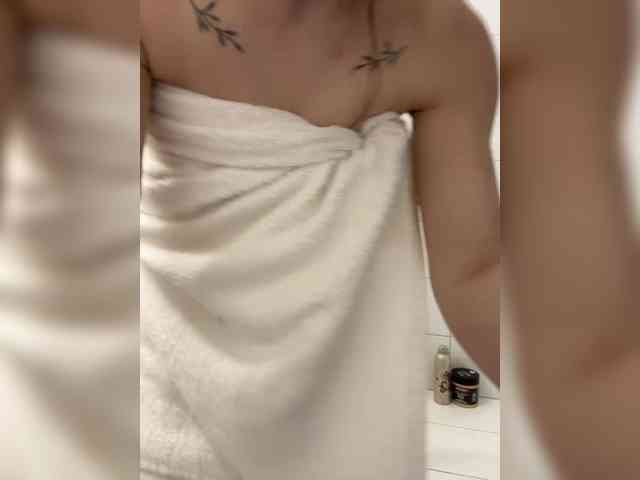 BlushingKitten webcam