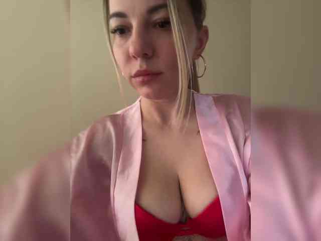 BlushingKitten webcam