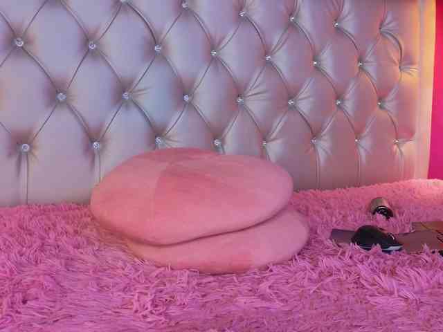 MilaPoison webcam