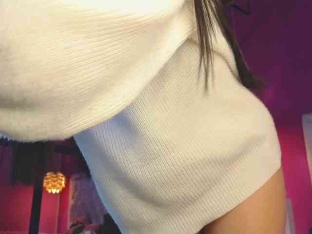 MilaPoison webcam