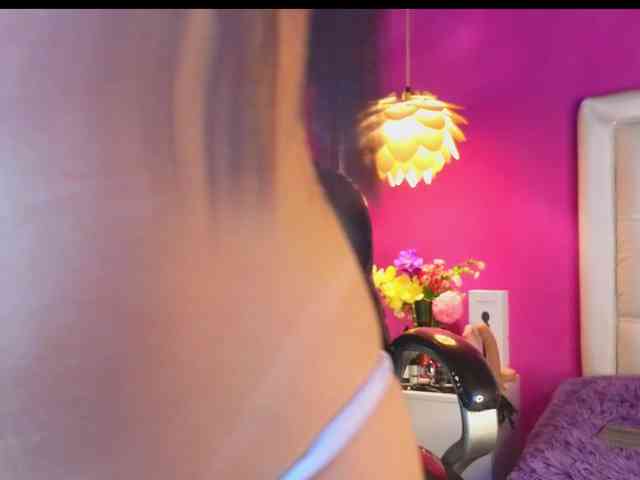 MilaPoison webcam