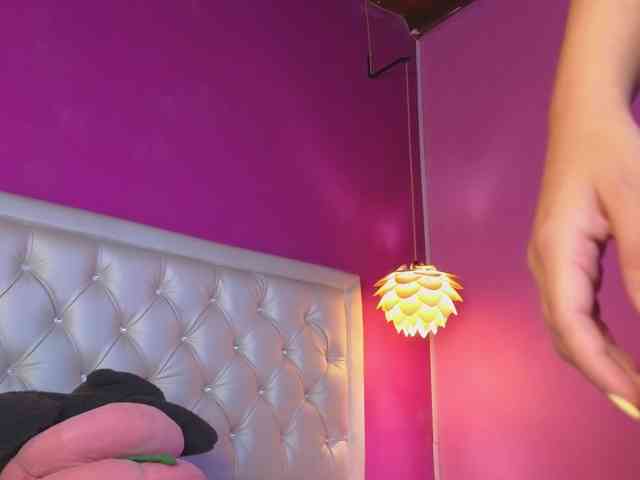 MilaPoison webcam