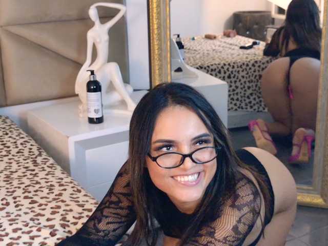 ElizaGiancini live cam preview