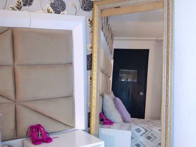ElizaGiancini live cam on BongaCams