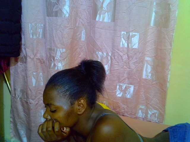 Henzelgylan27 Live Cam and Statistics on UnifiedCams