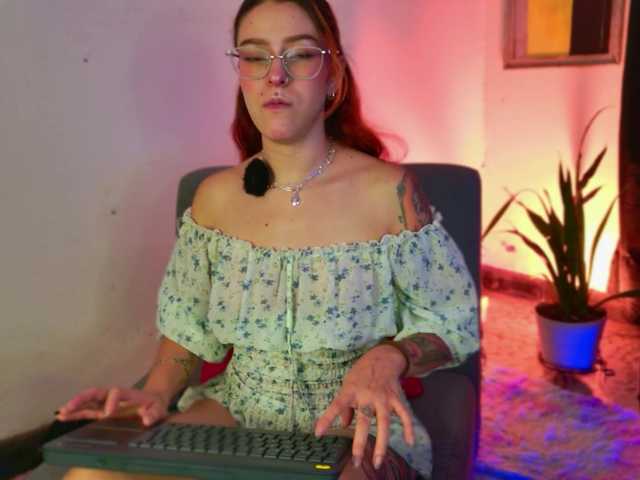 PeachNymph live cam on BongaCams