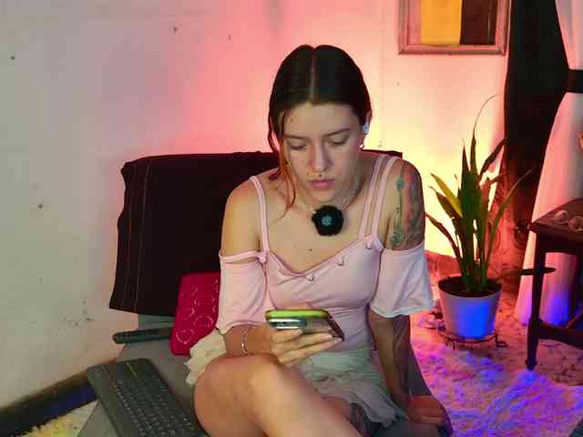 PeachNymph webcam