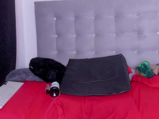 itswet-horny live cam on BongaCams