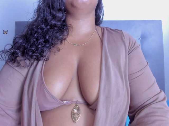 itswet-horny live cam on BongaCams