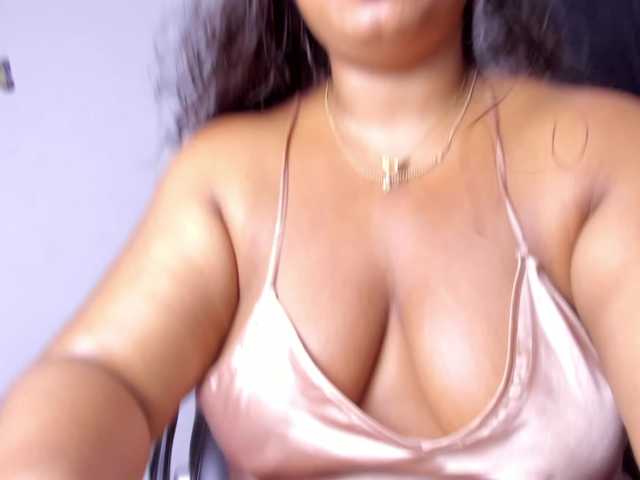 itswet-horny live cam on BongaCams