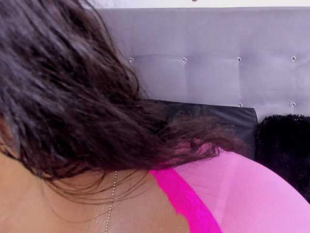 itswet-horny live cam on BongaCams