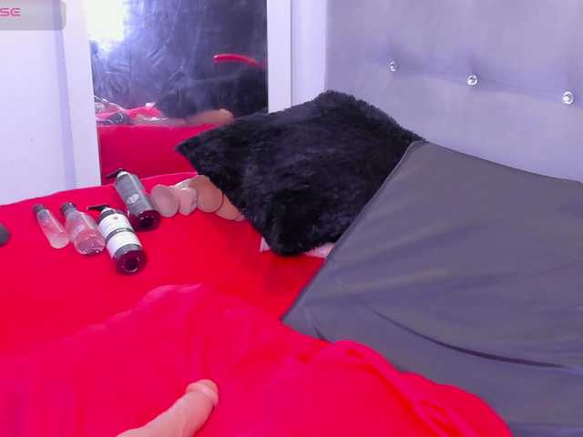 itswet-horny live cam on BongaCams