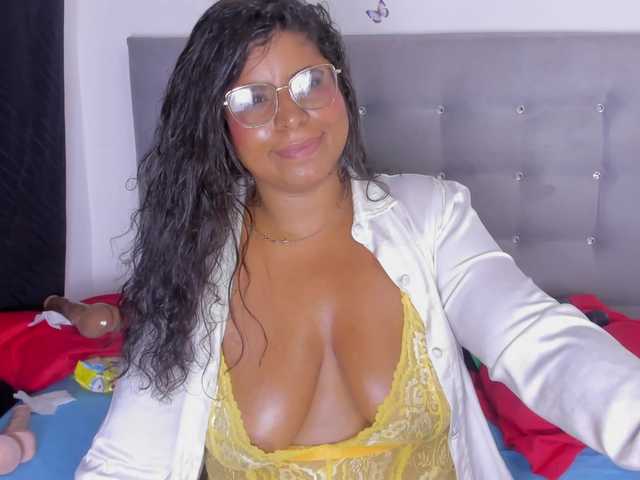itswet-horny live cam on BongaCams