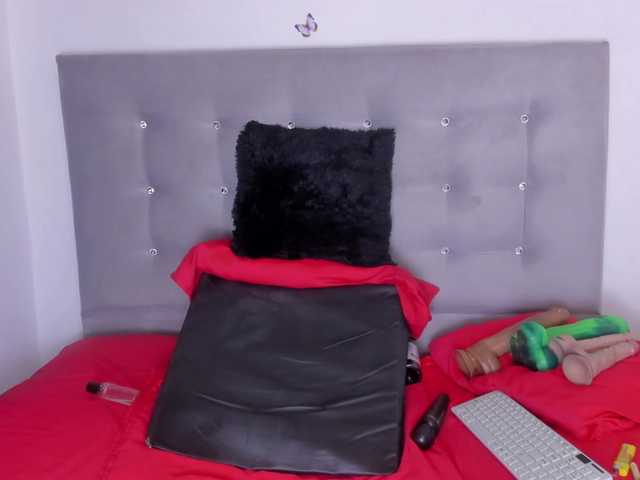 itswet-horny live cam on BongaCams