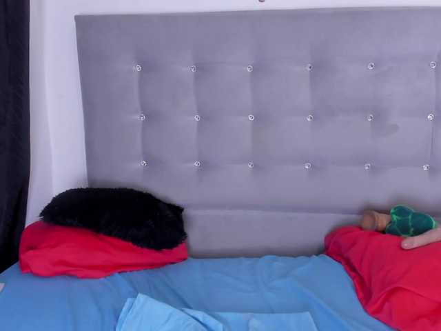 itswet-horny live cam on BongaCams