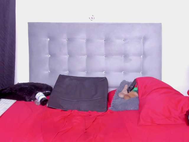 itswet-horny live cam on BongaCams