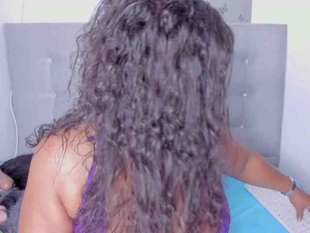Modelo: itswet-horny