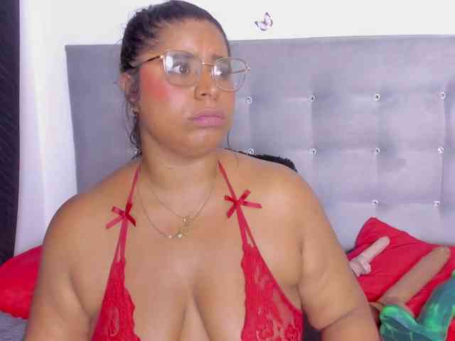 Modelo: itswet-horny