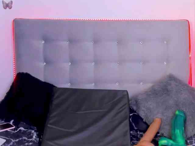 Modella: itswet-horny