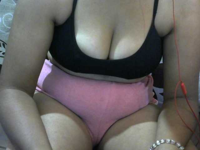 Prettyjannetta live cam on BongaCams