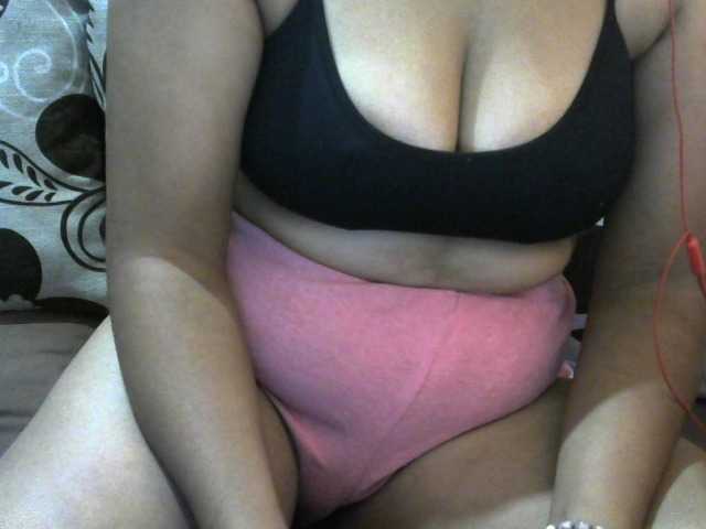 Prettyjannetta live cam on BongaCams